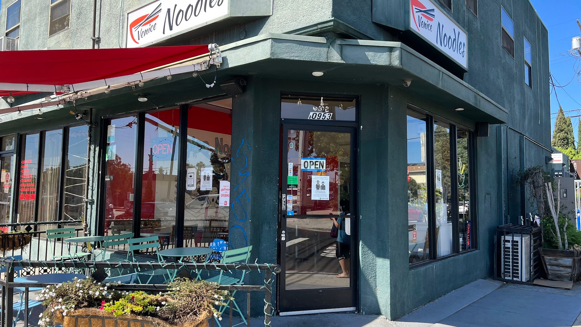 A noodle shop on Venice Blvd