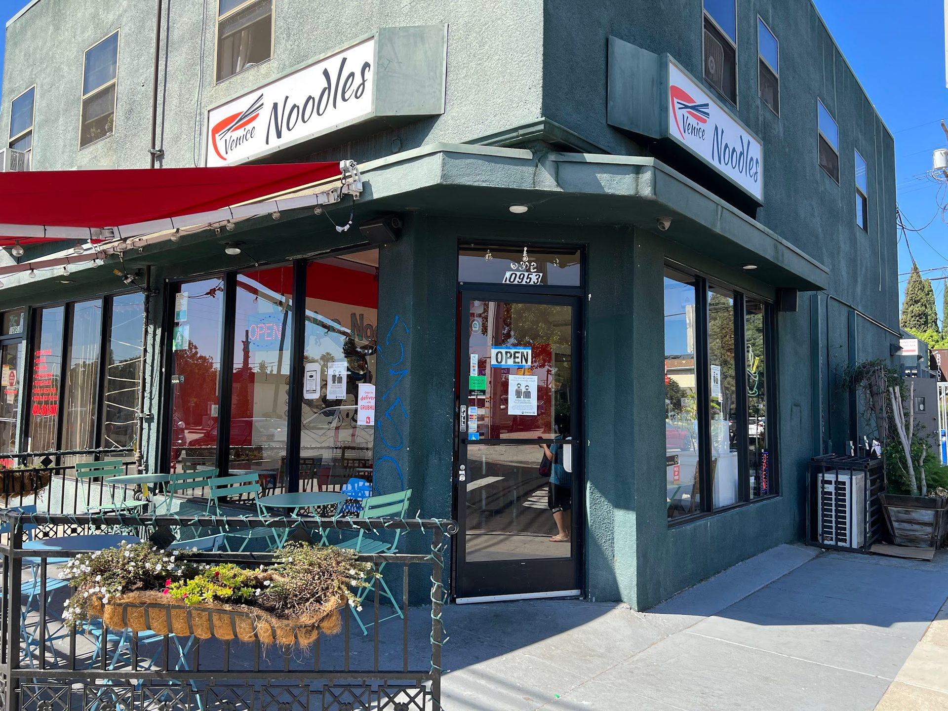 A noodle shop on Venice Blvd